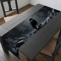Gothic Tischläufer 180x30 cm mit Rabenmotiv – Mystische Tischdekoration